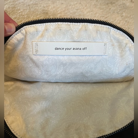 Lululemon Festival Bag - Picture 2 of 4